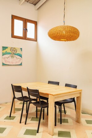 Dining - Casco Viejo Apartment (Panamá)