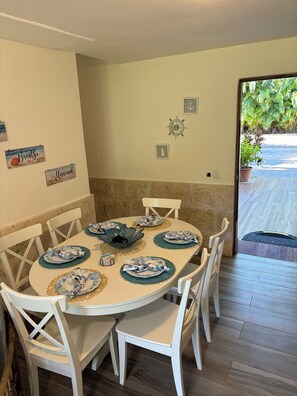 Dining - Estrella Del Mar Residence – Las Terrenas 
Beachfront 2-bedroom townhome with AC (Las Terrenas)