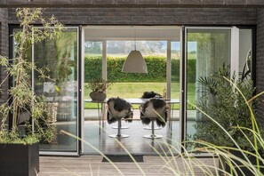 Outdoor dining - Spacious architect-designed villa, 2 baths (Gilleleje)