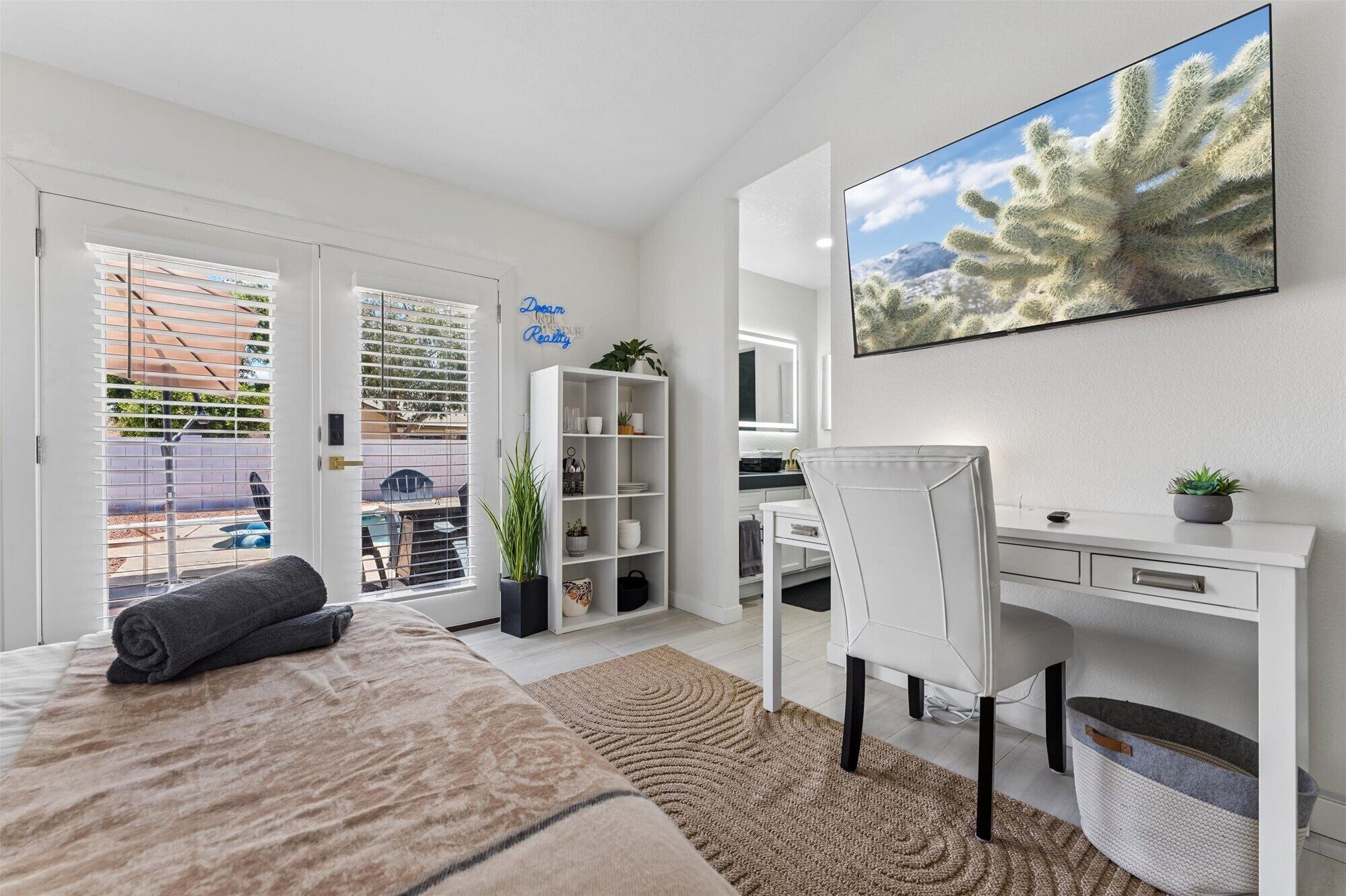 1 bedroom, desk, iron/ironing board, WiFi