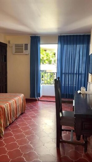 Tripla Basic, balcone, vista città | Wi-Fi gratuito, accesso in sedia a rotelle