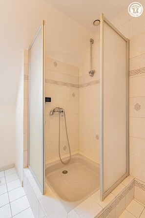 Bathroom - Vrbo Property (GOURDON)