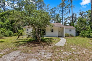 Exterior - Beautiful Lake House on Lake Star (Hawthorne)
