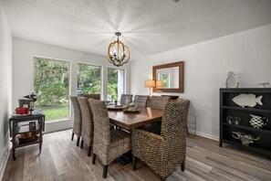 Dining - Beautiful Lake House on Lake Star (Hawthorne)