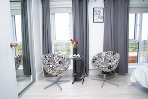 Interior - Milton Keynes 6 large beds Contractor Free Parking (Milton Keynes)