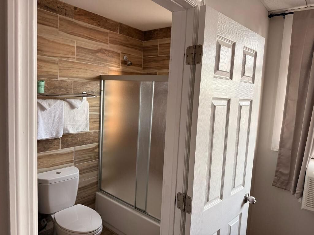 Standard Double Room | Bathroom