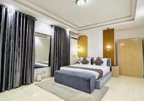 In-room safe, desk, iron/ironing board (on request), free WiFi - Defivez hotel  (Lekki)