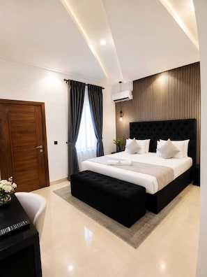 Premium bedding, down duvets, in-room safe, desk - Defivez hotel  (Lekki)