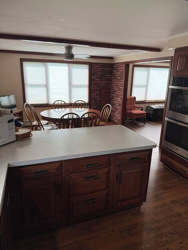 Delightful 6-bedroom house with AC in charming Pavilion