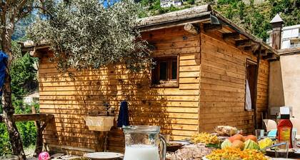 Cave 2000 - Rustic Breakfast & Dining Available