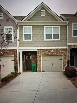 Exterior - Perfect for Nurses-Charming 2-bedroom townhome in Atlanta Metro (Lithonia)