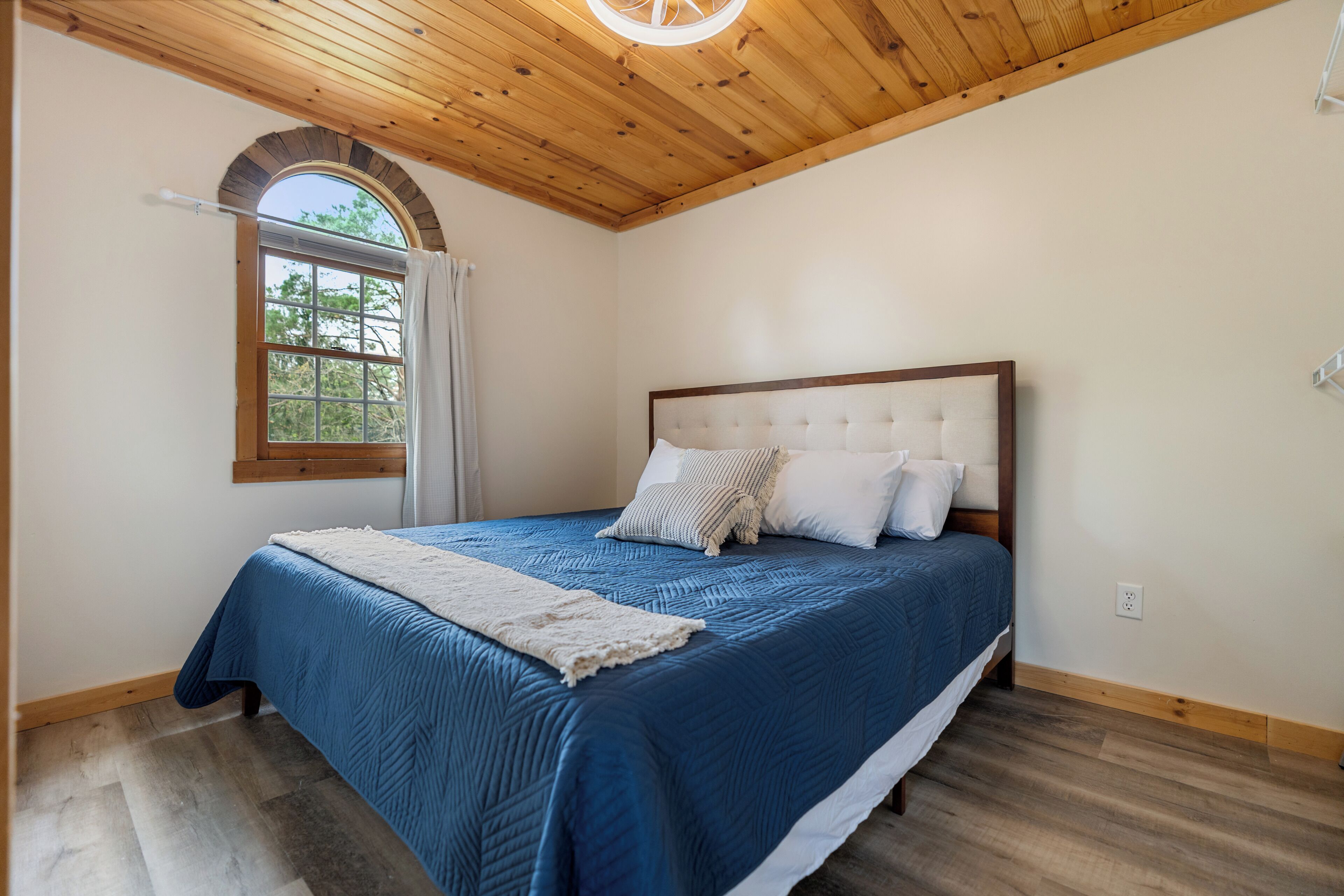 3 bedrooms, iron/ironing board, travel crib, WiFi (free)