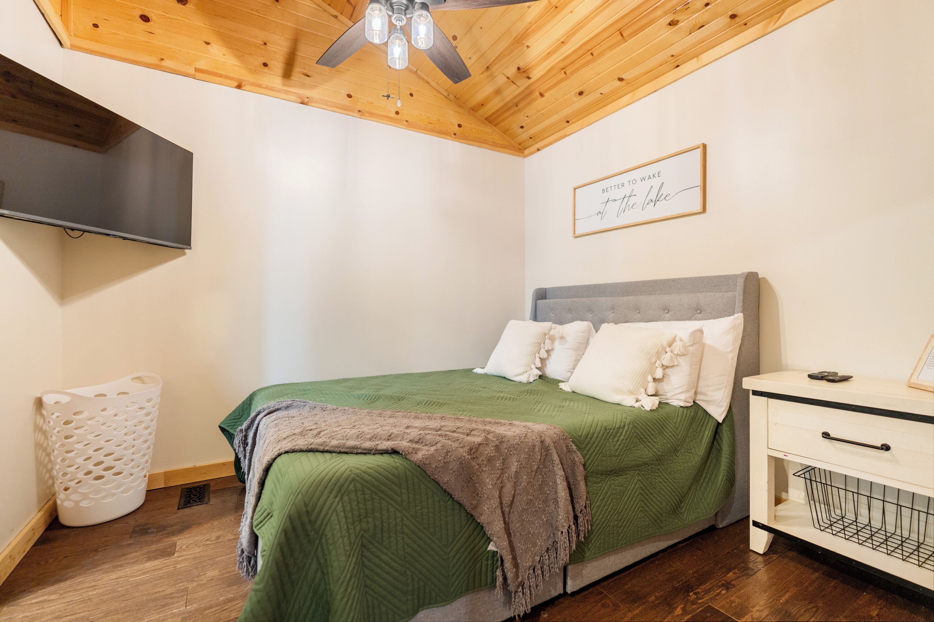 3 bedrooms, iron/ironing board, travel cot, free WiFi