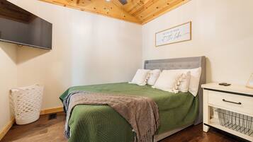 3 bedrooms, iron/ironing board, travel cot, free WiFi