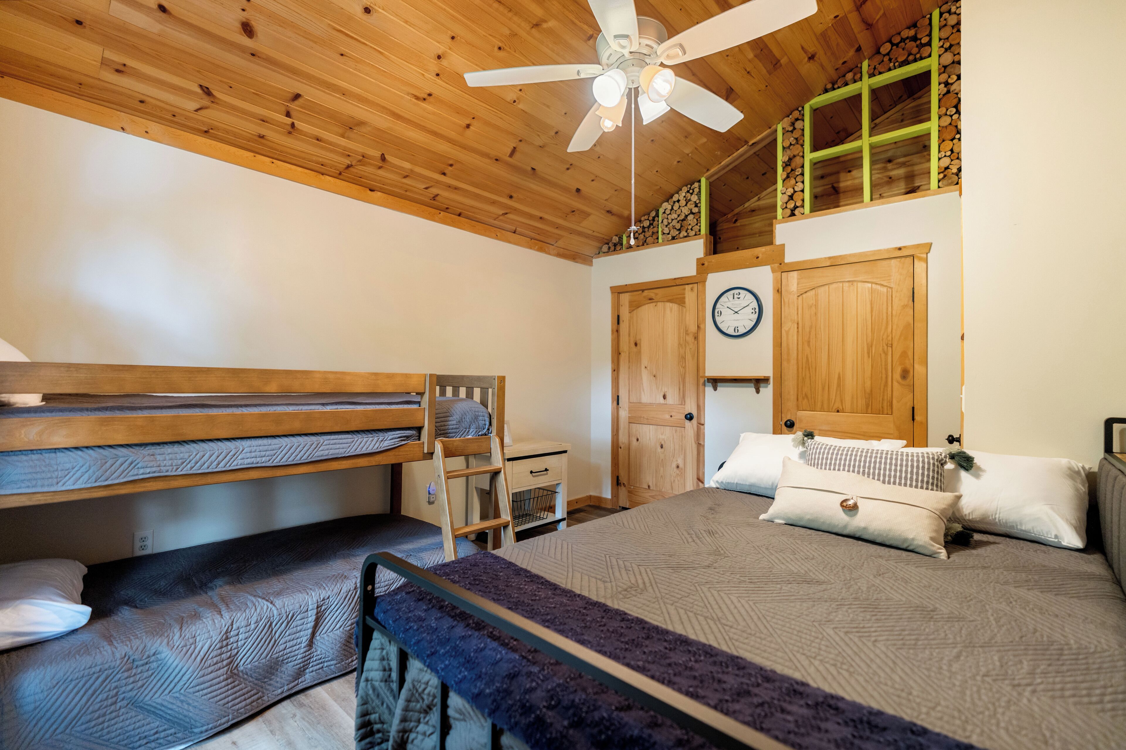 Iron/ironing board, travel cot, free WiFi, bed sheets