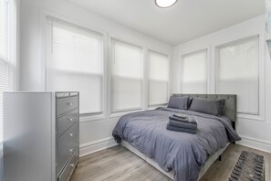 3 bedrooms, desk, iron/ironing board, WiFi - Modern 3BR Near NYC & EWR Leo Estates (Newark)
