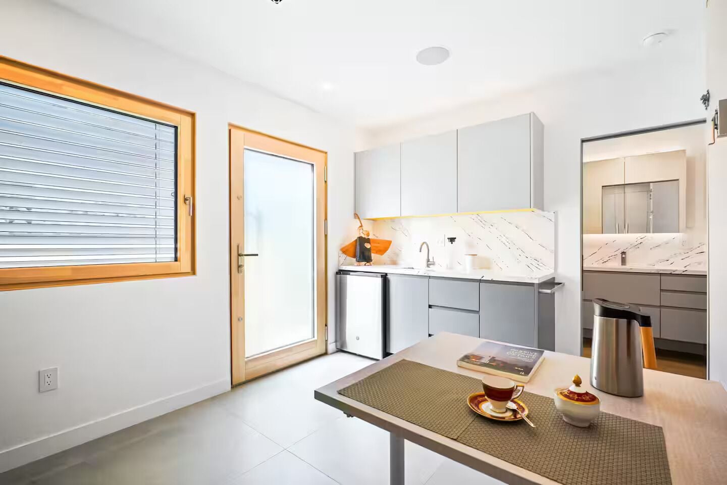 Coffee/tea maker, fridge, microwave, dishwasher