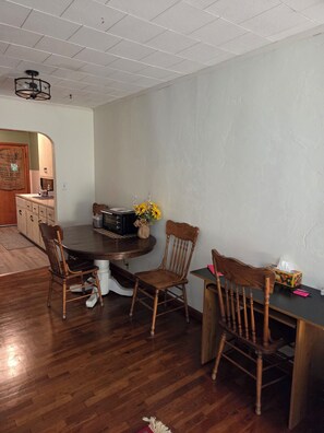 Dining - Cozy 1-bedroom and 1 bathroom house in the small town of Fredonia. (Fredonia)