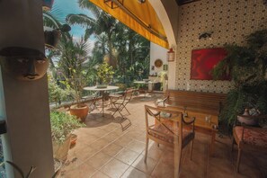 Tempat makan outdoor