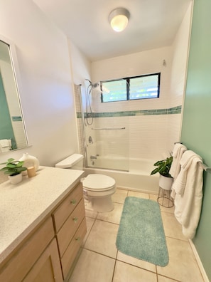 Shower, hair dryer, towels, soap - Princeville Home with Pool, Pond and Golf Cart: Sleeps 10 (Princeville)