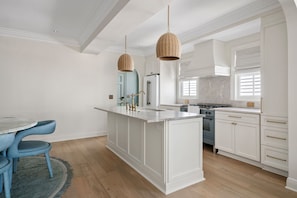 Kühlschrank, Ofen, Herdplatte, Geschirrspüler