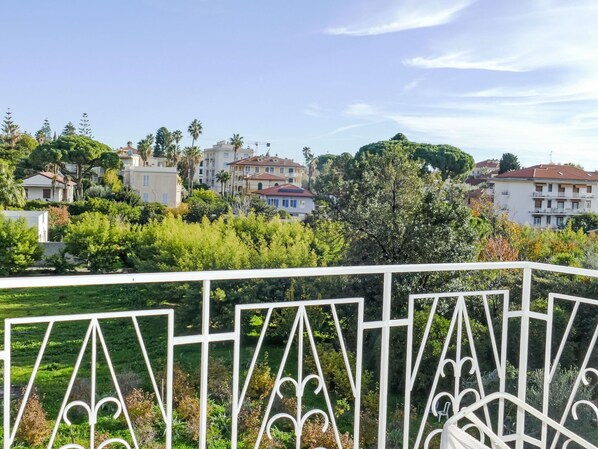 A residential area with houses, greenery, and a white metal fence. - Casa Mandarino by Interhome (Bordighera)