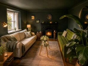 Living area - Luxury riverside in Kinsale, marinas and beach , perfect for golfers and family (Kinsale)