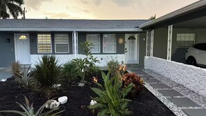 A residential house with a garage, a driveway with stepping stones, and various plants. - Viceroy 3 bedrooms (Cape Coral)