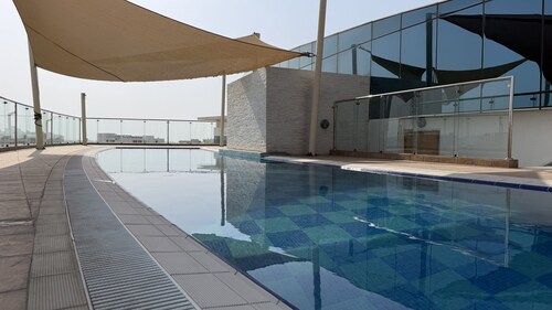 The Hive - Cozy 2BR Apartment with Rooftop Pool, Al Khuwair Muscat