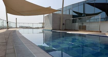 The Hive - Cozy 2BR Apartment with Rooftop Pool, Al Khuwair Muscat
