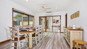 Dining - Eastside Living Stay in Malvern East (Malvern East)
