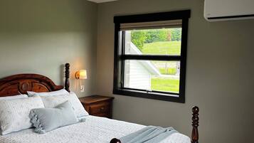 3 bedrooms, iron/ironing board, internet, bed sheets