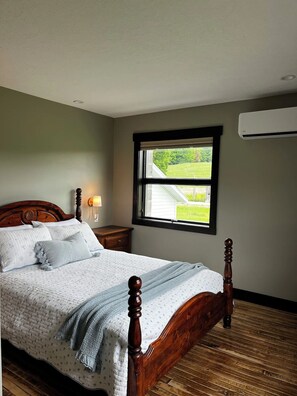 Room - Charming 3 Bedroom Farmhouse on a Cherry Orchard (Suttons Bay)