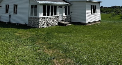 Charming Farmhouse on a Cherry Orchard just a few minutes from the beach.