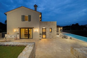 A two-story house with a stone exterior, a swimming pool, and outdoor seating. - Villa Pepo (Istria - Pićan) (Pićan)