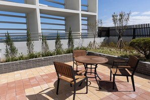 Outdoor dining - PLUMBAGO YANGYANG (Yangyang-gun)