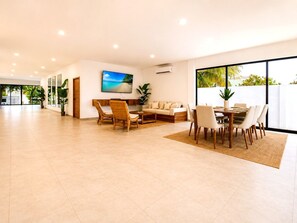 Interior - Beachfront Luxury Villa with Private Pool in the fantastic Costa Del Sol (San Pedro Masahuat)