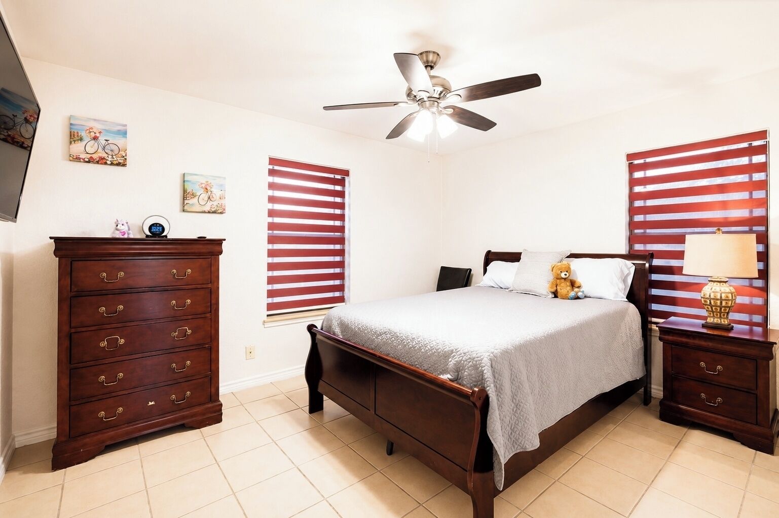 2 chambres, fer et planche à repasser, Wi-Fi gratuit, draps fournis