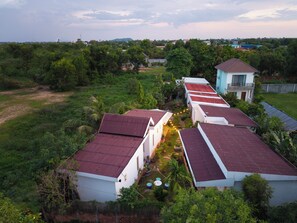 Exterior - Private 3BR Lodge, Kitchen & BBQ, 2 km from Pub Street (Krong Siem Reap)