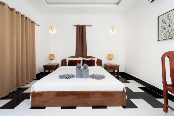 Room - Private 3BR Lodge, Kitchen & BBQ, 2 km from Pub Street (Krong Siem Reap)