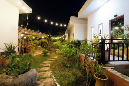 Private 4BR Lodge, Kitchen & BBQ, 2 km from Pub Street