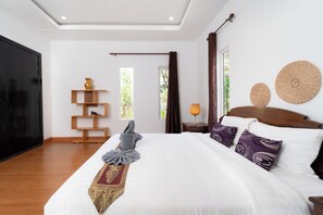 Room - Private 3BR Lodge, Kitchen & BBQ, 2 km from Pub Street (Krong Siem Reap)