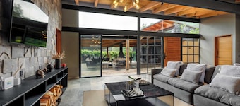 Rancho Olivos: w/Private HotTub, Pool Table &Padel