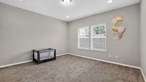Interior - Mins To Baptist Everbank. Jax Airport. Op Mall (fleming island)