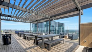 Outdoor dining - 22nd floor Luxury Midtown ATL haven—2mi from FIFA (Atlanta)