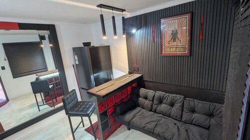 La Boheme - Urban Minimalist Comfort, Strategic Location