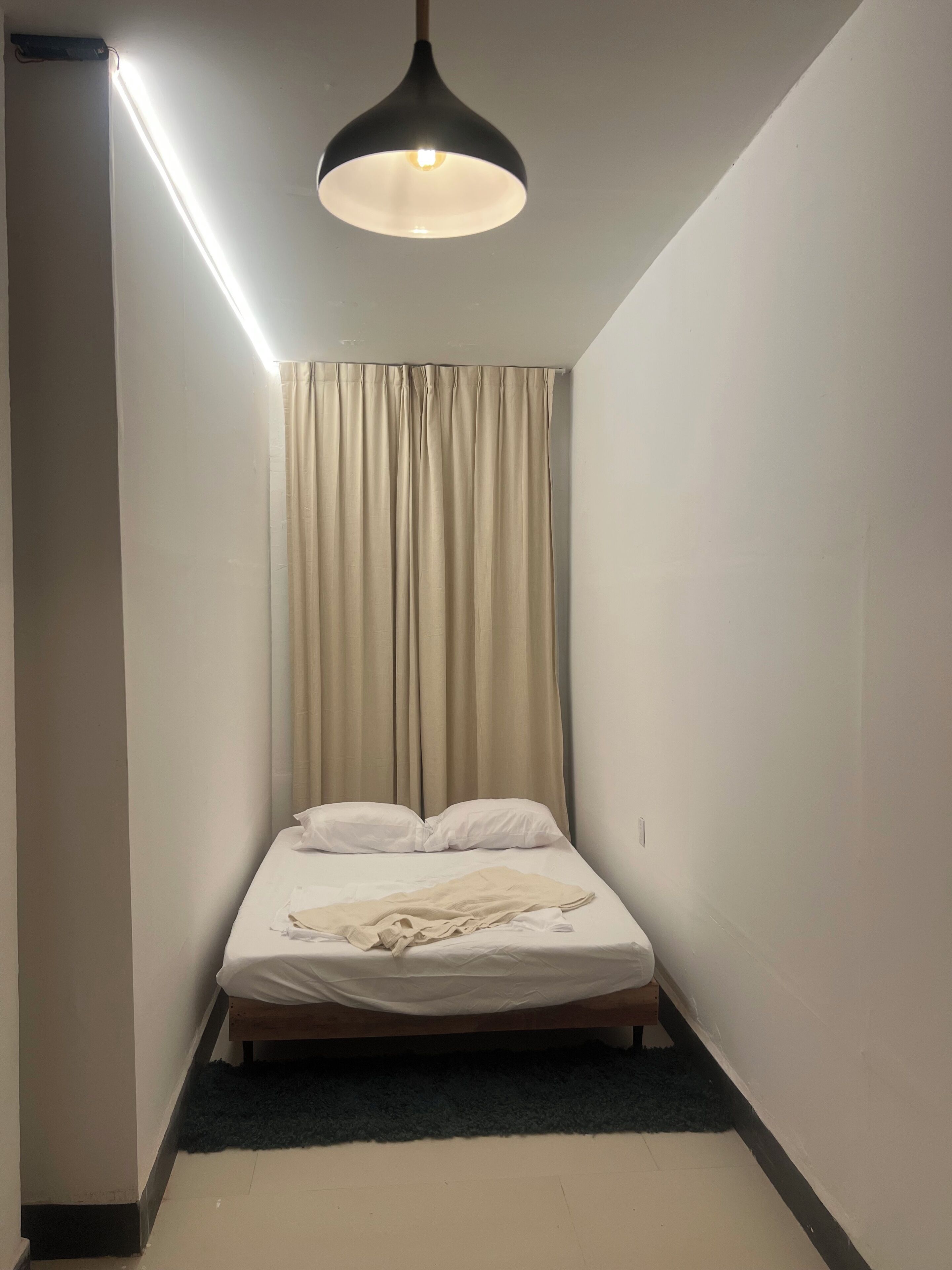 WiFi (free), bed sheets