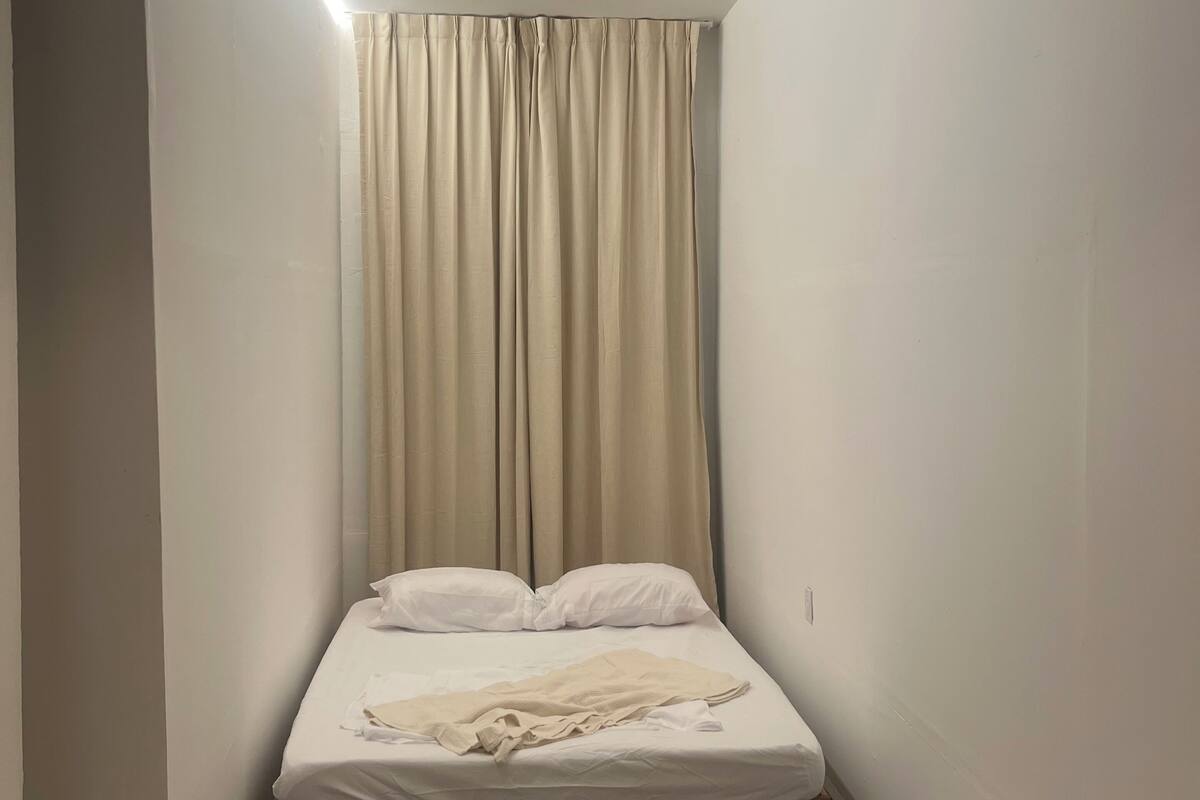 Free WiFi, bed sheets