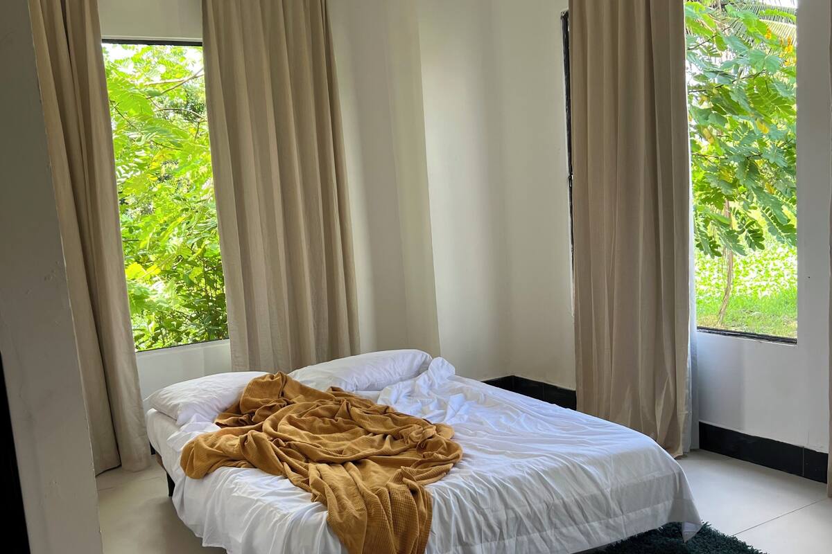 Free WiFi, bed sheets