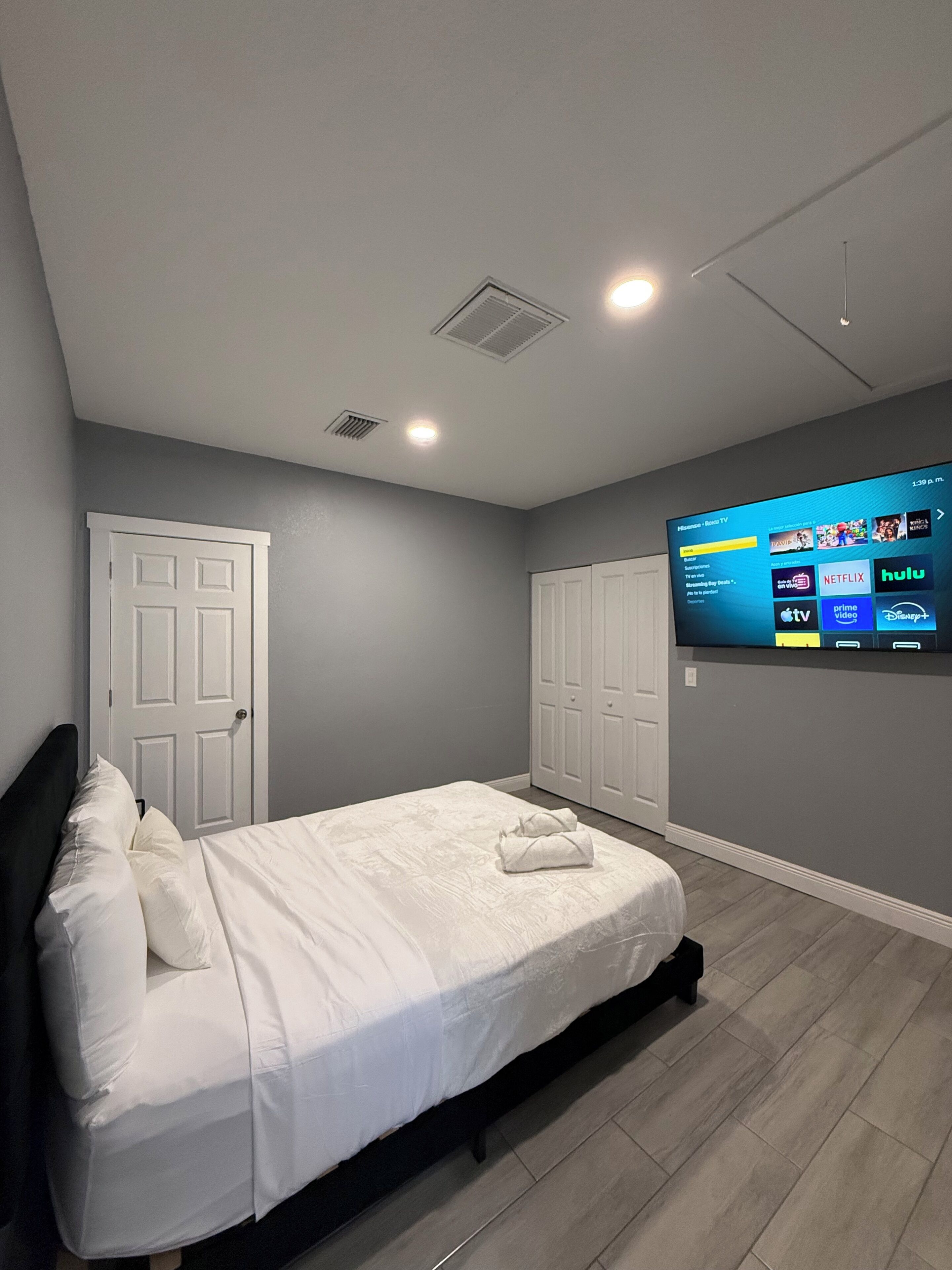1 habitación, tabla de planchar con plancha, wifi gratis y ropa de cama 